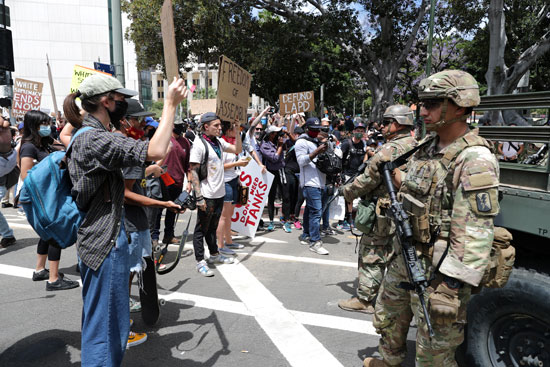 2020-06-02T202915Z_635422549_RC281H9XSDUB_RTRMADP_3_MINNEAPOLIS-POLICE-PROTESTS-LOS-ANGELES