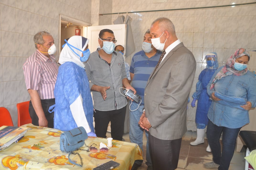 السكرتير العام خلال زيارته الميدانية للمستشفى  (6)