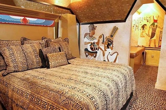 غرفة نوم بديكور فرعونى