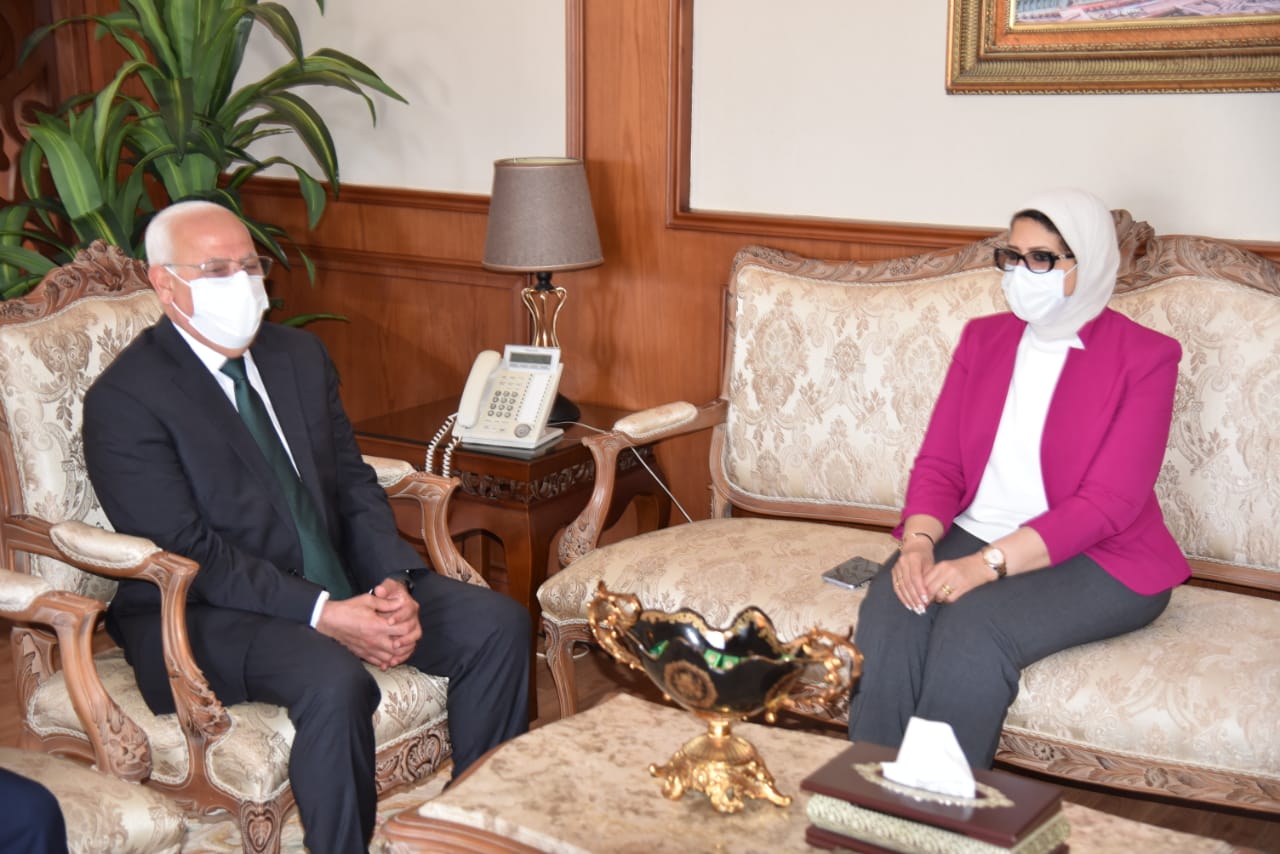 محافظ بورسعيد يستقبل وزيرة الصحة (1)