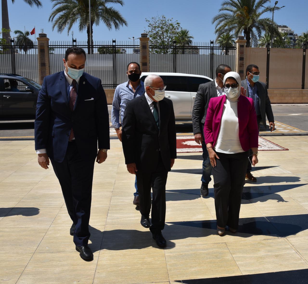 محافظ بورسعيد يستقبل وزيرة الصحة (2)