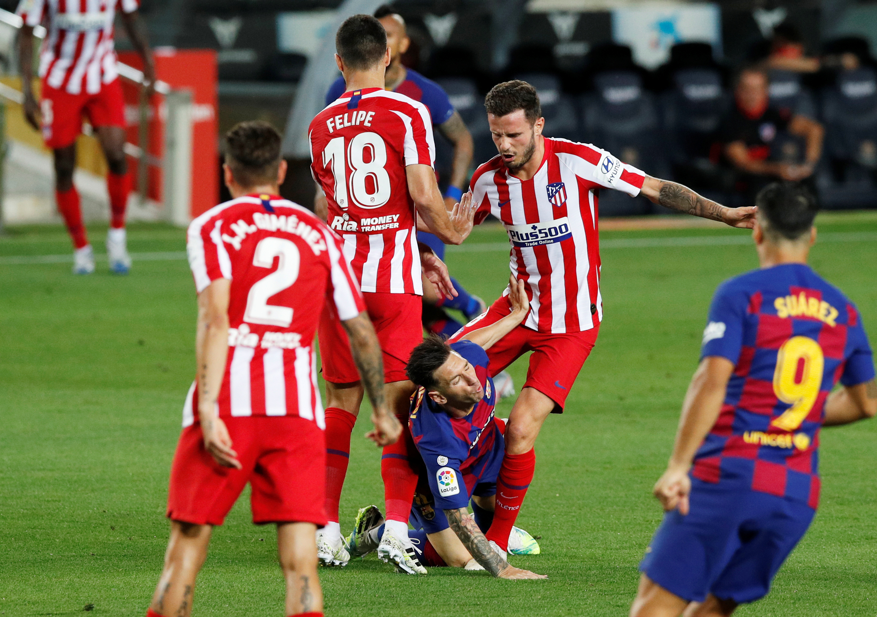 تدخل عنيف من لاعبى أتلتيكو مدريد ضد ميسي