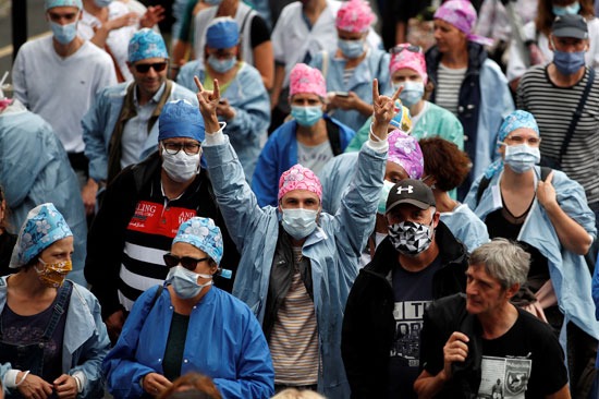 جانب من مظاهرات القطاع الطبى فى فرنسا