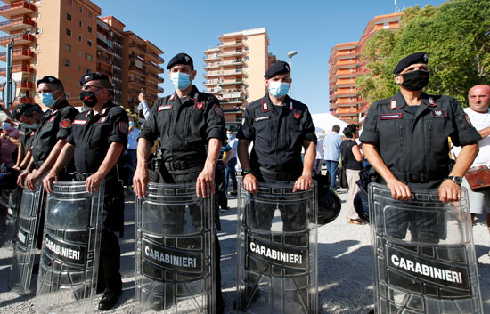 أفراد الشرطة الإيطالية