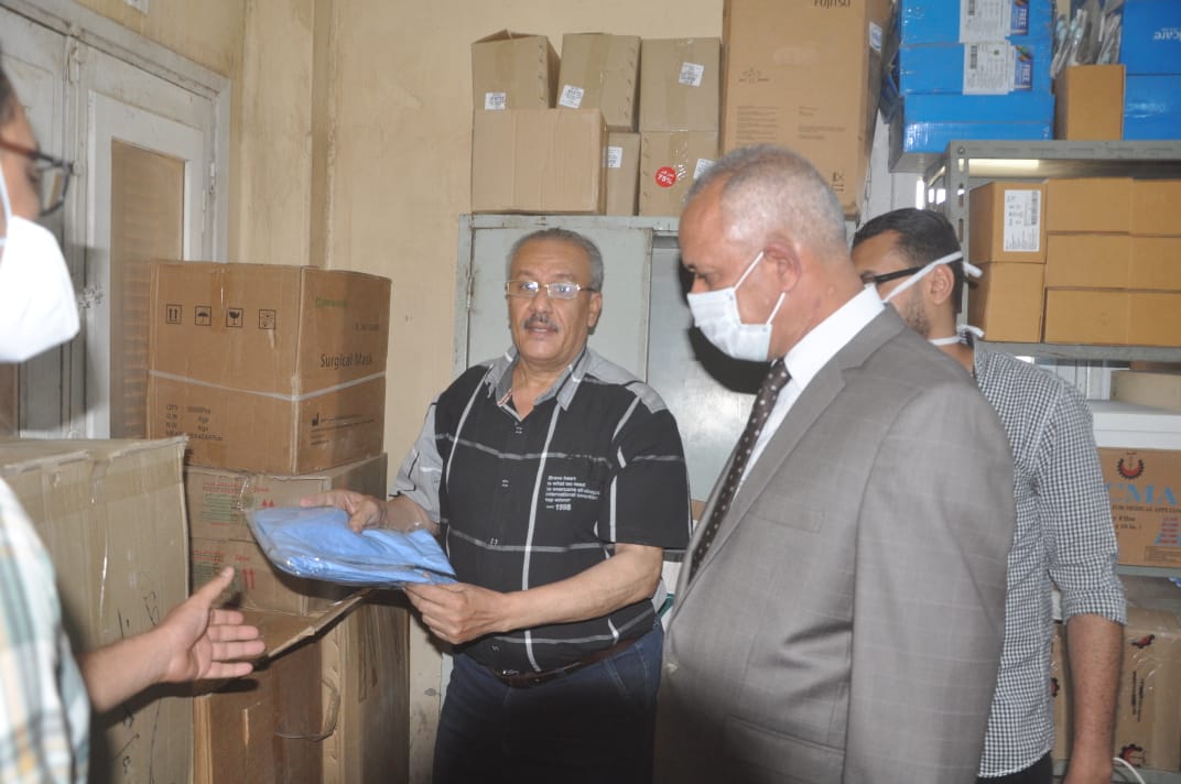 السكرتير العام خلال زيارته الميدانية للمستشفى  (4)
