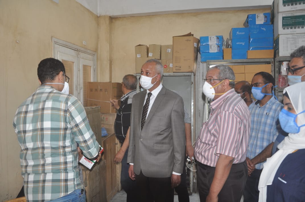 السكرتير العام خلال زيارته الميدانية للمستشفى  (5)