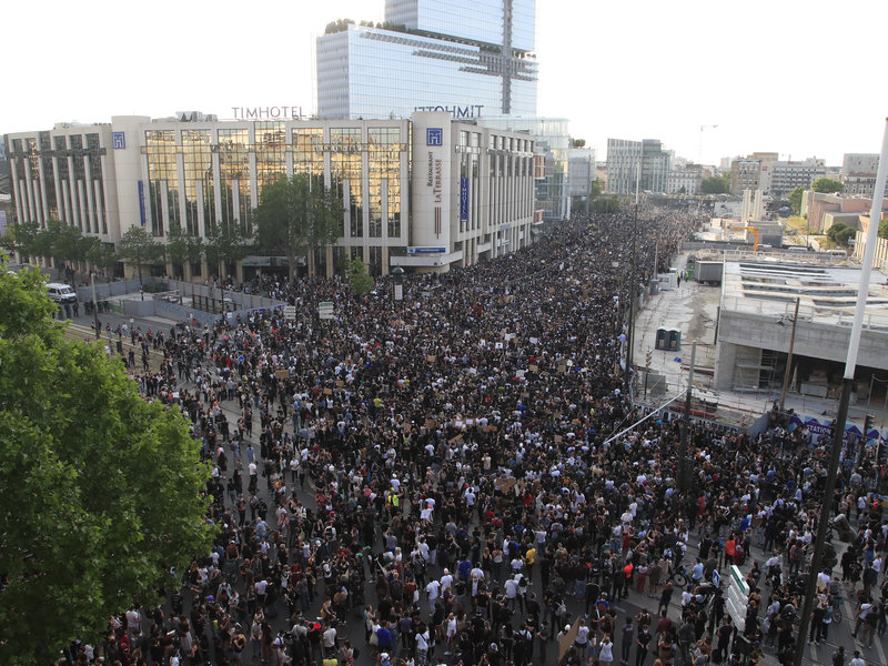 تجمع المتظاهرون فى باريس