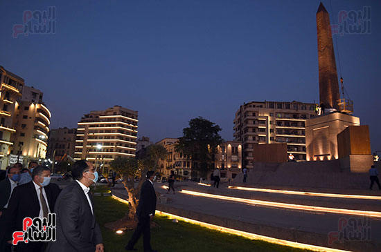 رئيس الوزراء يتفقد المرحلة النهائية لمشروع إضاءة ميدان التحرير بعد تطويره (3)