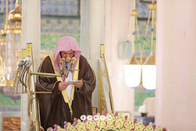 الشيخ الدكتور عبد المحسن القاسم أثناء إلقائه خطبة الجمعة بالمسجد النبوى