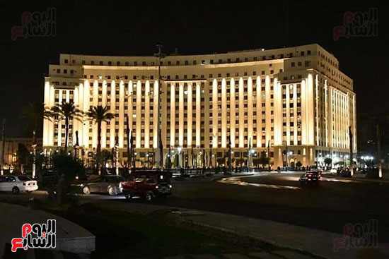 مجمع التحرير بعد إضاءته