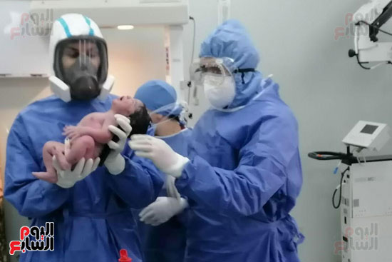 مستشفى العجوزة تعلن نجاح سابع ولادة لمريضة مصابة بفيروس كورونا (1)