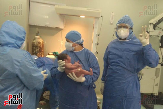 مستشفى العجوزة تعلن نجاح سابع ولادة لمريضة مصابة بفيروس كورونا (2)