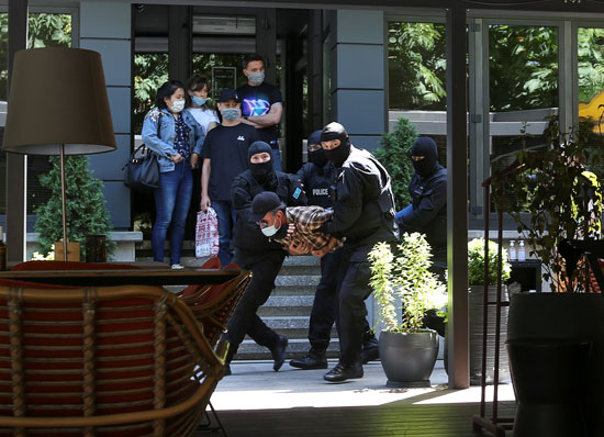 شرطة كازاخستان تعتقل أحد المحتجين