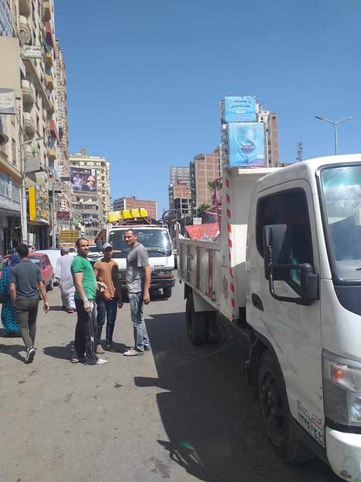 حملة لإزالة ورفع الإشغالات بشارع الجلاء فى طنطا (1)