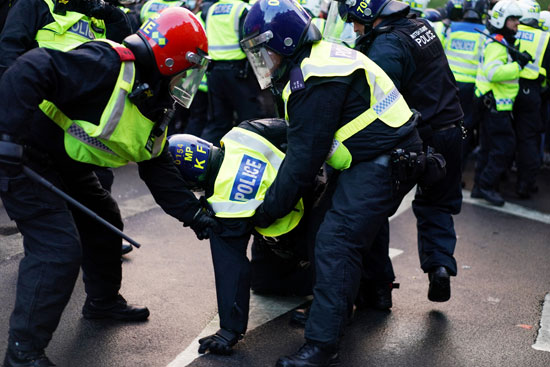 الشرطة خلال الاشتباكات