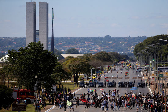 خروج المحتجين ضد الرئيس البرازيلى