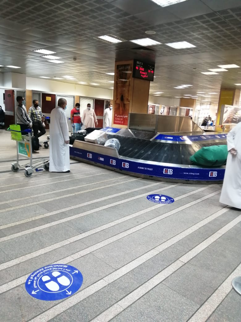 مطار الأقصر يشهد أول رحلة دولي بعودة 136 مصرى عالقين بدولة الكويت (4)