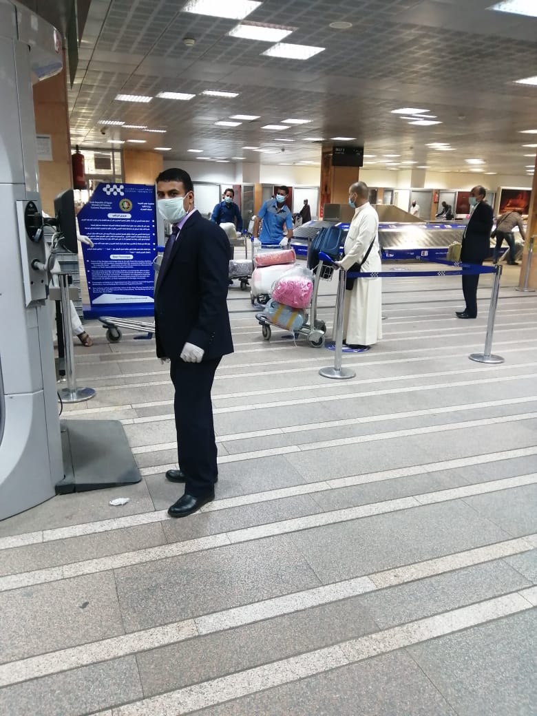 مطار الأقصر يشهد أول رحلة منذ 3 شهور بعودة 136 مصريا  (7)