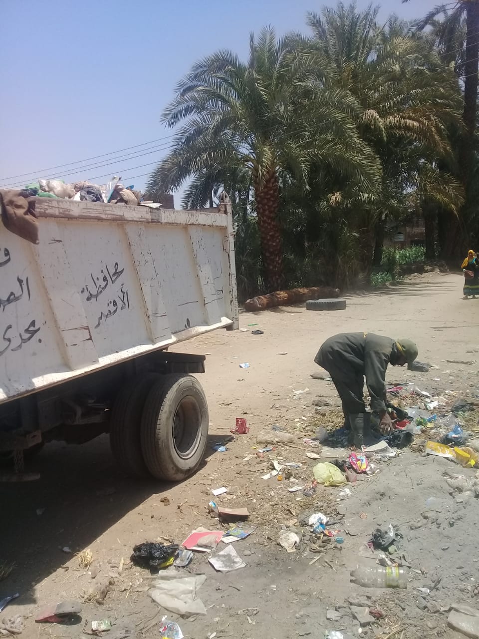 رفع 16 طن بحملات نظافة وتكريم قيادات مدينة الزينية تقديراً لجهودهم (5)
