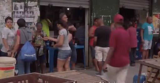 المواطنين فى شوارع ريو دي جانيرو