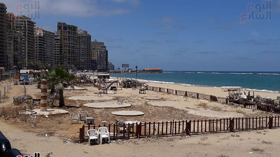 شواطئ الإسكندرية بلا جمهور  (9)