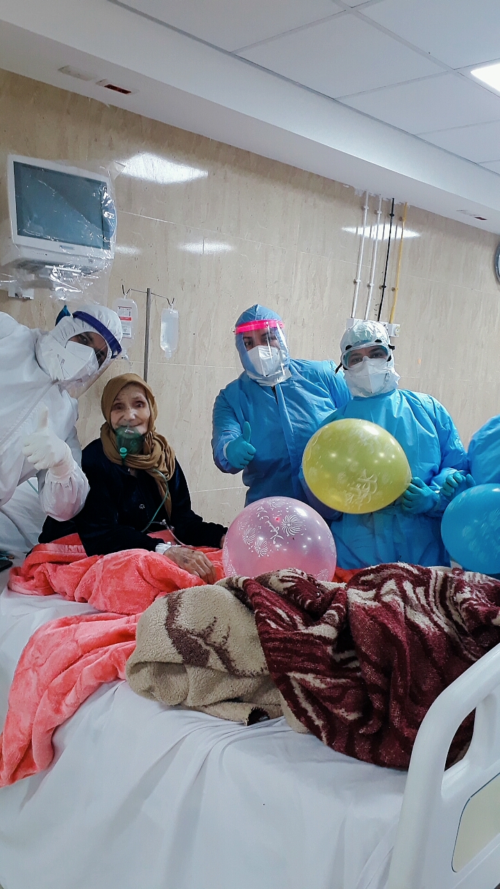 أجواء احتفالية في مستشفى عزل ملوي لرفع الروح المعنوية للمرضى (7)