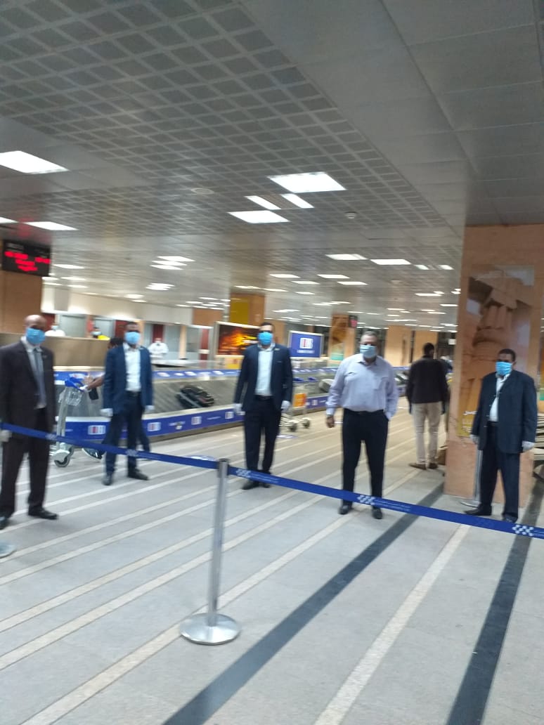 مطار الأقصر يشهد وصول ثانى رحلة دولية تقل 152 مصرياً عالقاً بدولة الكويت (5)