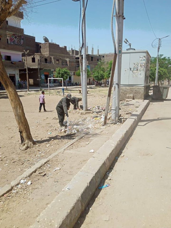 رفع 26 طن مخلفات وقمامة من قرى مدينة البياضية لمكافحة العدوى (2)