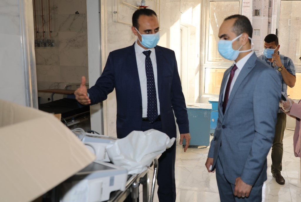 نائب المحافظ يتفقد مستشفى حميات سوهاج (20)
