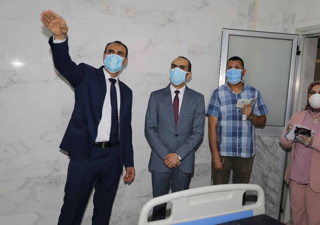 نائب المحافظ يتفقد مستشفى حميات سوهاج (17)