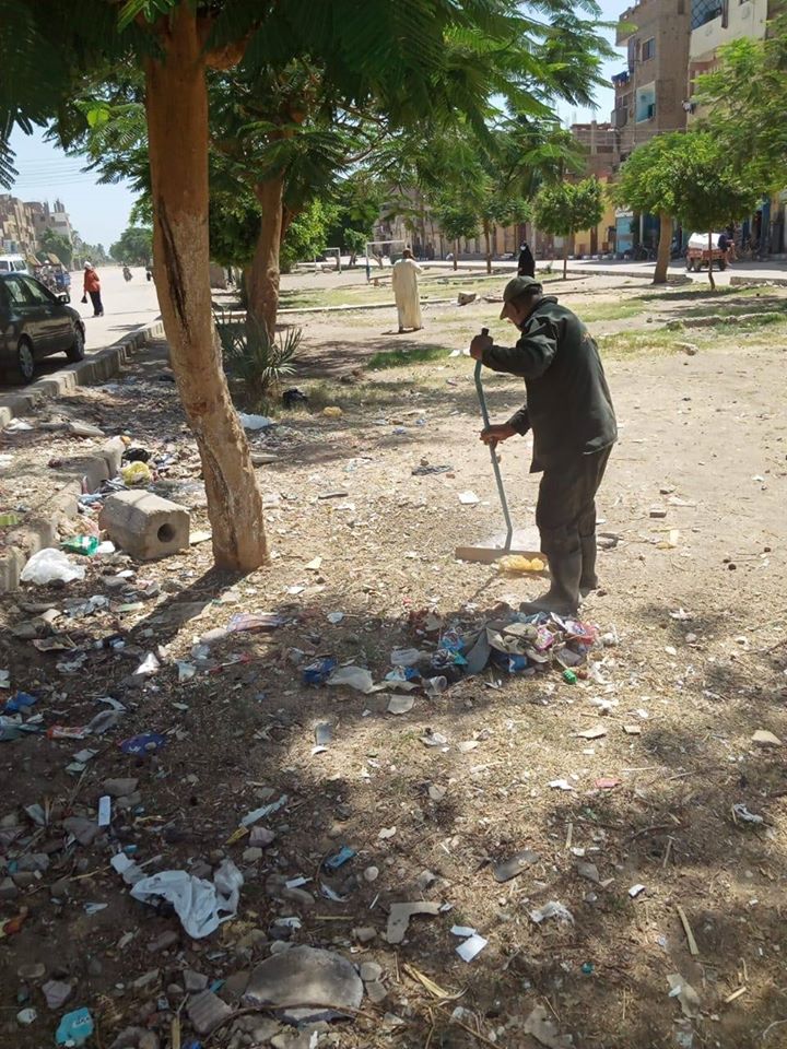 رفع 26 طن مخلفات وقمامة من قرى مدينة البياضية لمكافحة العدوى (1)