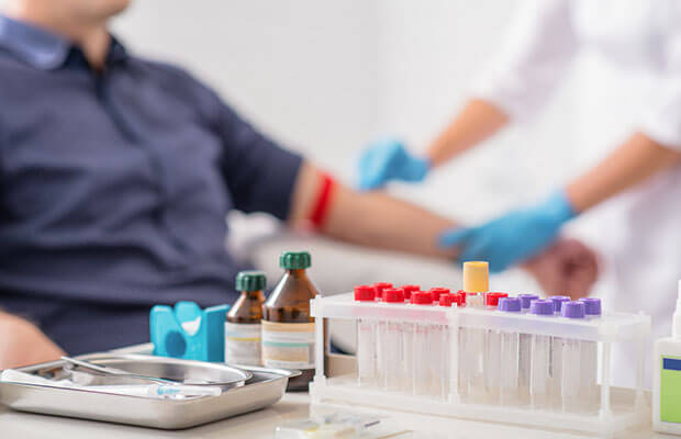 man-having-blood-test-620x400-ss-noexp
