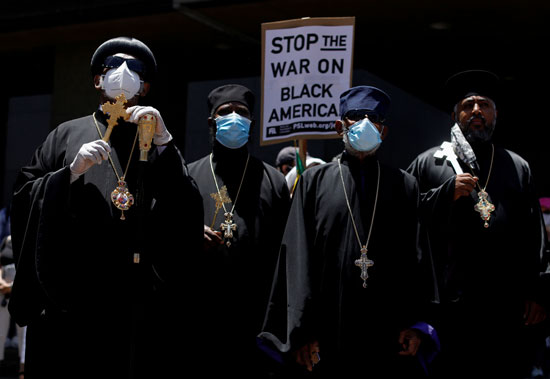 مشاركة رجال دين من الكنيسة الأرثوذكسية الإثيوبية بالاحتجاجات فى لوس أنجلوس