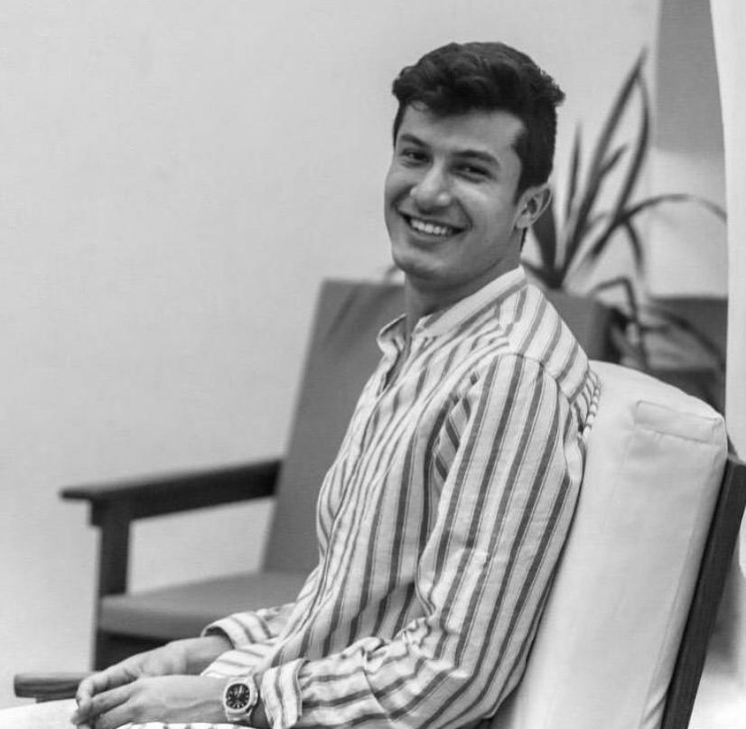 أسامة جلال فى إبتسامة