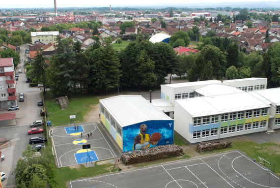 كوبى براينت على جدارية بجدران مدرسة فى البوسنة