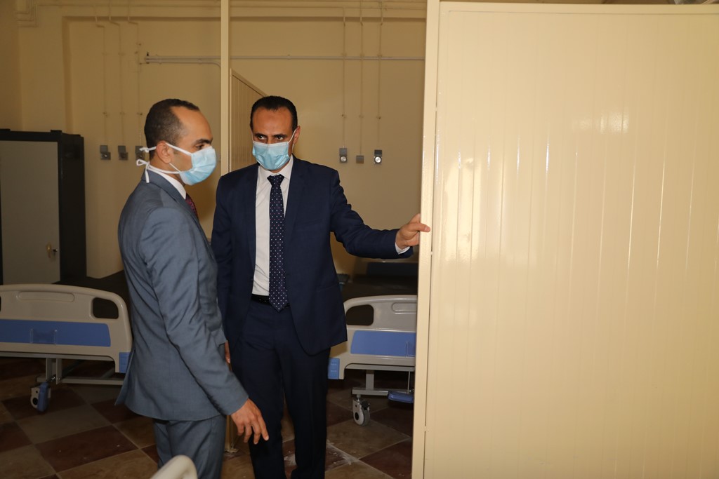 نائب المحافظ يتفقد مستشفى حميات سوهاج (24)