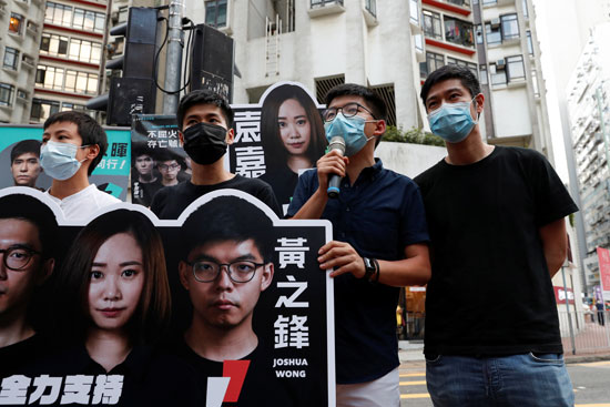 الناشط المؤيد للصين مان شيك فونج ياو يلقي بالشتائم على المعارضين