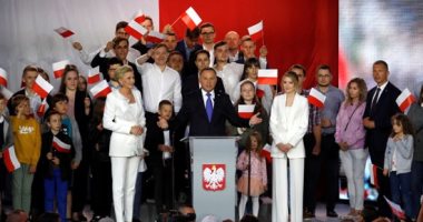 رئيس بولندا وسط أنصاره