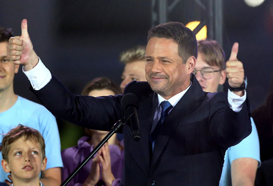 الرئيس البولندي دودا يخاطب مؤيديه بعد الجولة الثانية من الانتخابات (3)