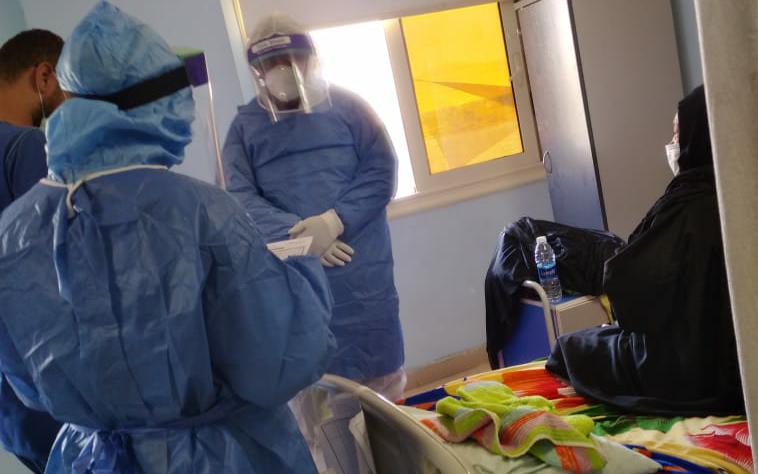 مستشفى الأقصر العام تشهد خروج 15 حالة بعد شفاؤهم من فيروس كورونا (4)