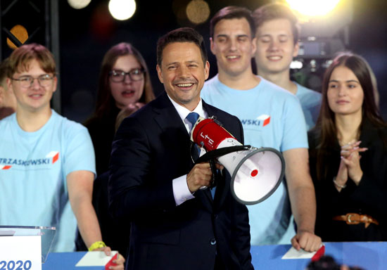 الرئيس البولندي دودا يخاطب مؤيديه بعد الجولة الثانية من الانتخابات (5)