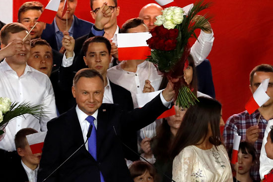 الرئيس البولندي دودا يخاطب مؤيديه بعد الجولة الثانية من الانتخابات (4)
