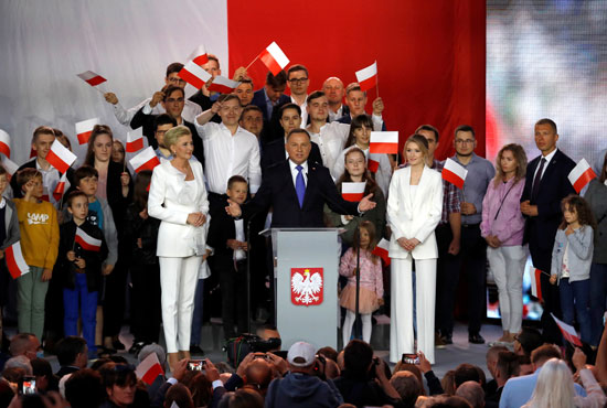 الرئيس البولندي دودا يخاطب مؤيديه بعد الجولة الثانية من الانتخابات (1)