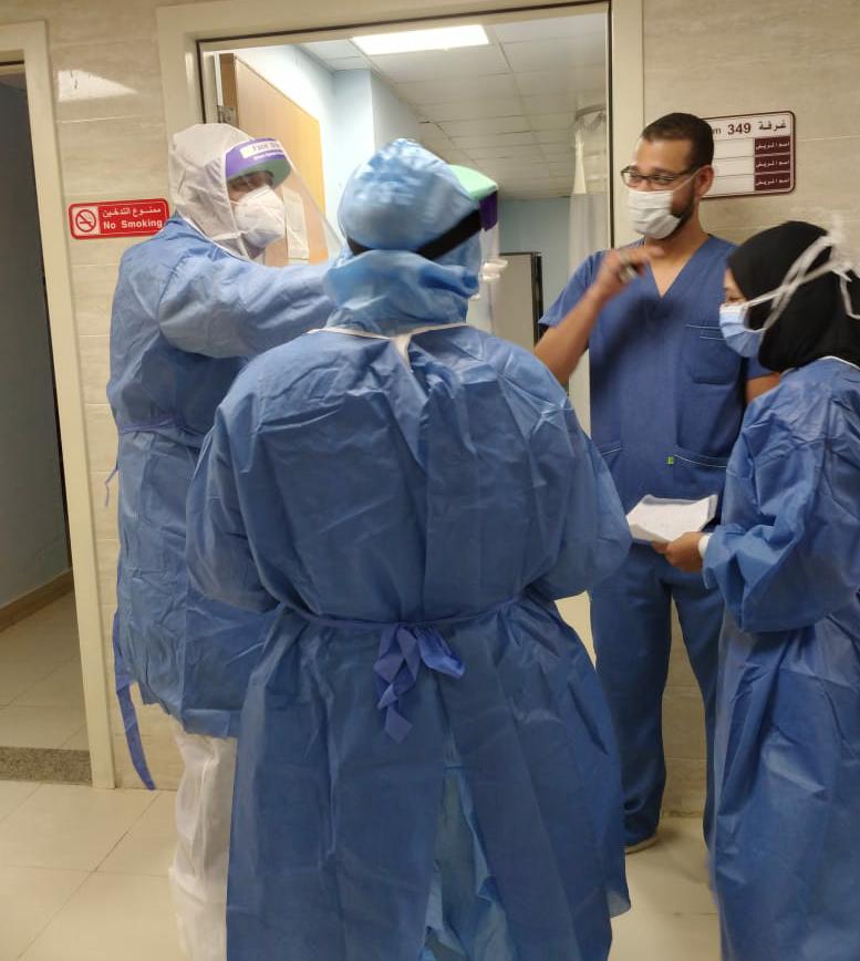 مستشفى الأقصر العام تشهد خروج 15 حالة بعد شفاؤهم من فيروس كورونا (3)
