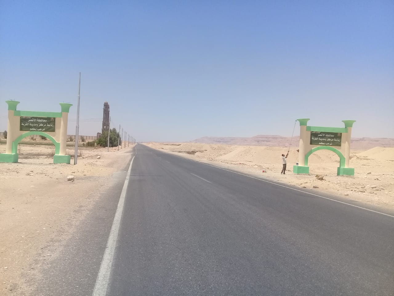 مدينة القرنة تطهر ترعة منصور ومدخل الطريق الصحراوى وترفع 93 طن  (5)