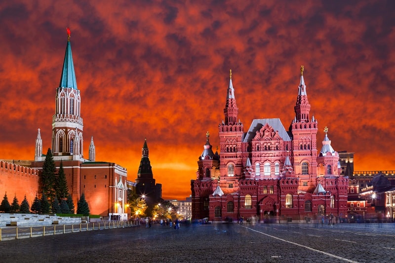 Red-Square-Moscow-Kremlin-at-sunset-Russia