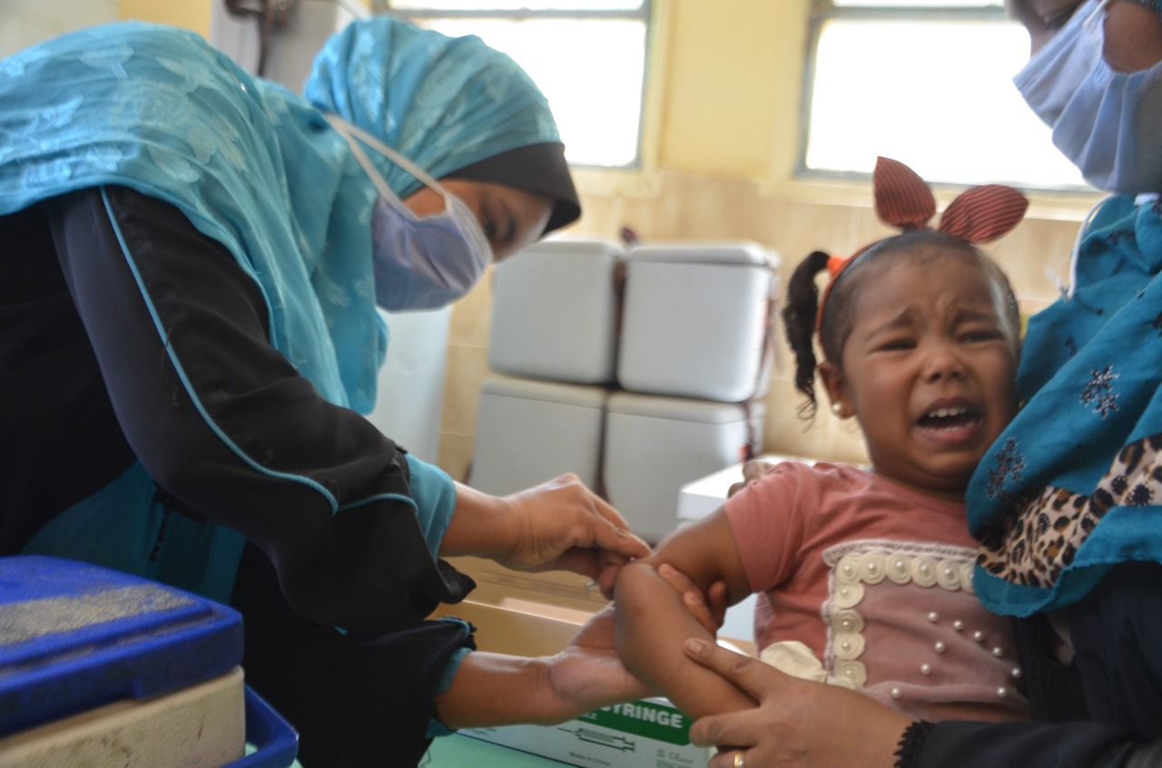 تطعيم أطفال الأقصر ضمن الحملة القومية ضد شلل الأطفال بالحقن سولك (5)