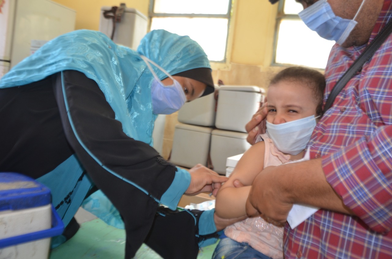 تطعيم أطفال الأقصر ضمن الحملة القومية ضد شلل الأطفال بالحقن سولك (1)