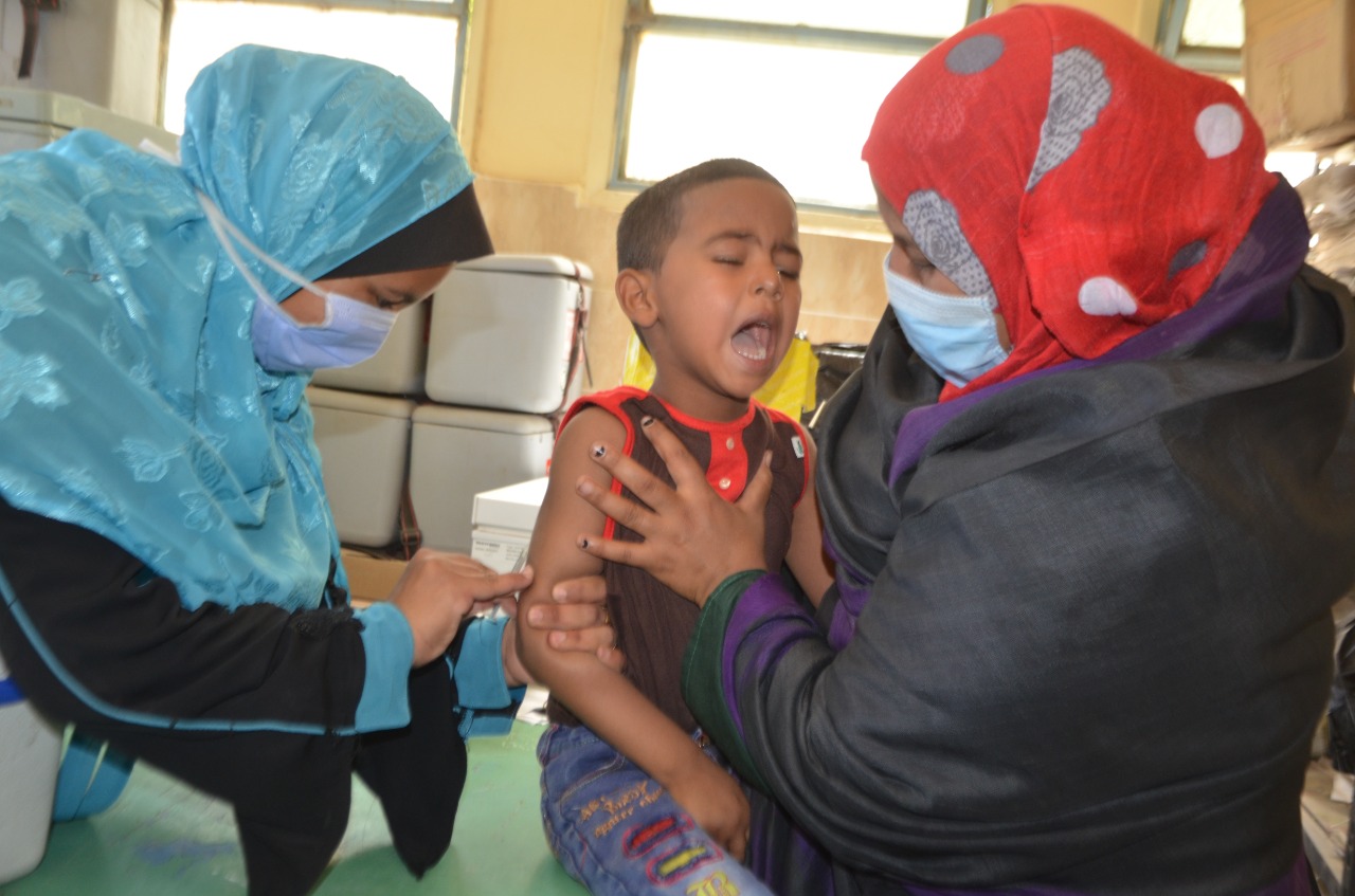 تطعيم أطفال الأقصر ضمن الحملة القومية ضد شلل الأطفال بالحقن سولك (4)