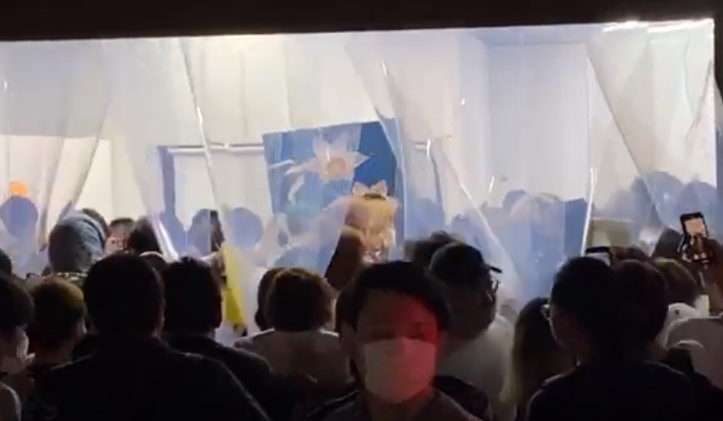 التدافع عل  المعرض